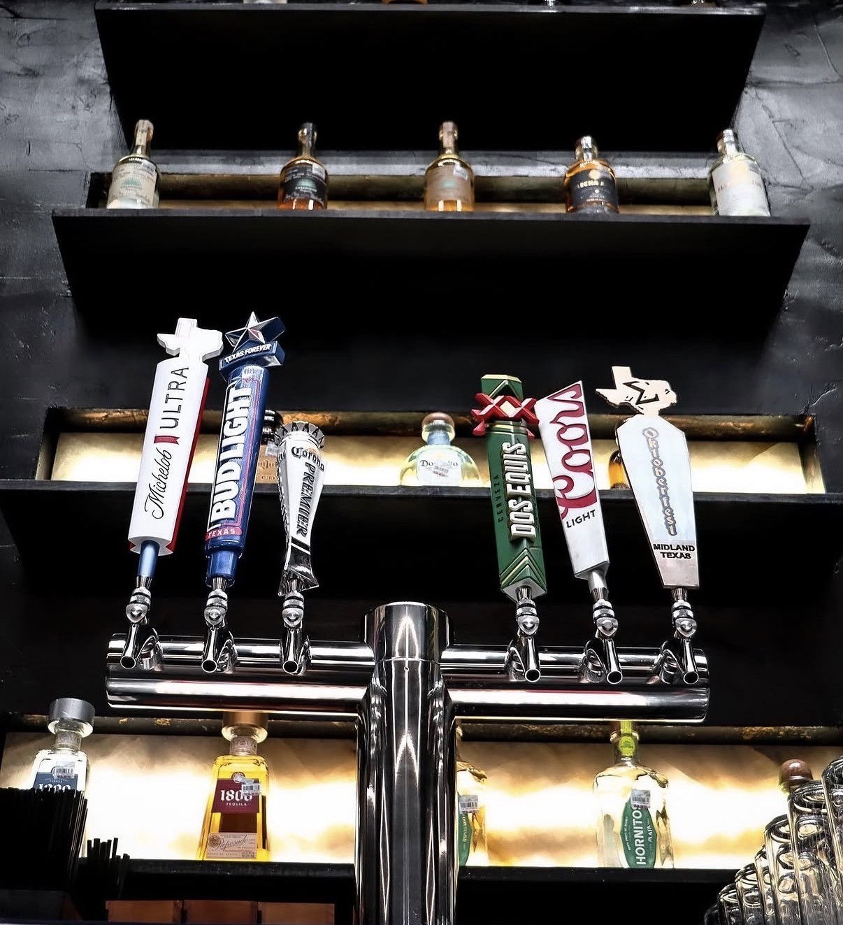 Lux Lounge tap wall — Michelob Ultra, Bud Light, Dos Equis, Coors Light